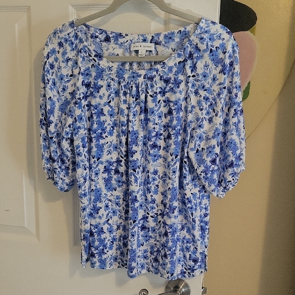 Alex & Jordan SzLG womans Floral Blue and White 3/4 sleeve scoop neck Blouse